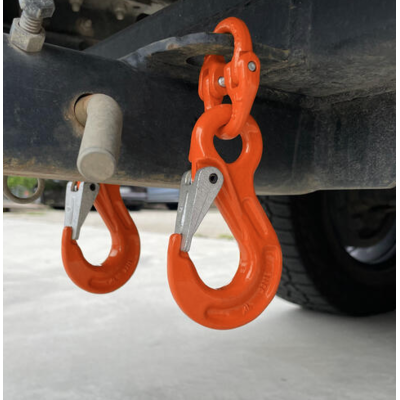 Vehicle Chain Safety Hook Set G80 in use